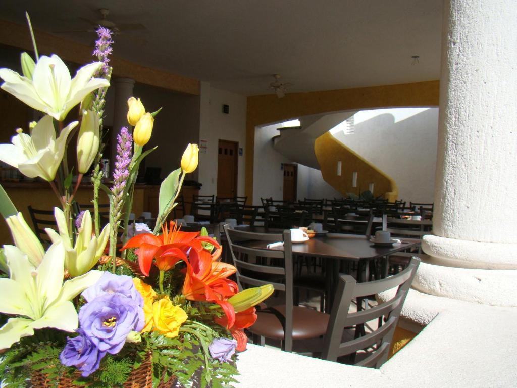 Hotel Canarios Cuernavaca Exterior foto